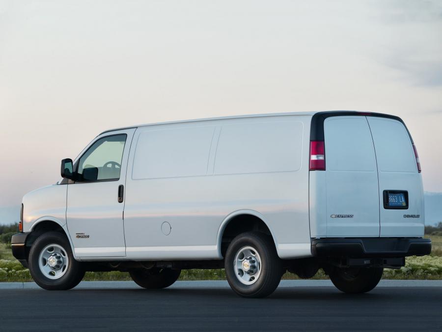  Chevrolet Express Cargo Van 2002 года  (фото 4 из 16)